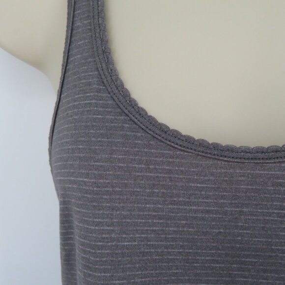 Lululemon 14.25in Bust Gray Striped Scallop Racerback Athletic Tank Top Shirt - Picture 3 of 9